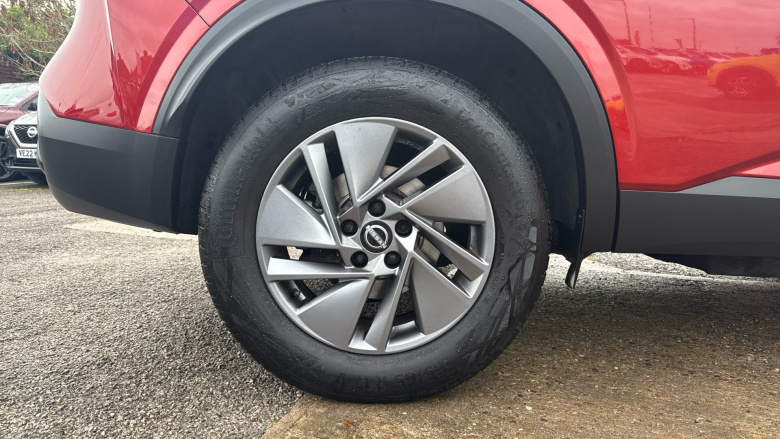 Nissan Qashqai 1.3 DiG-T MH Acenta Premium 5dr Petrol Hatchback